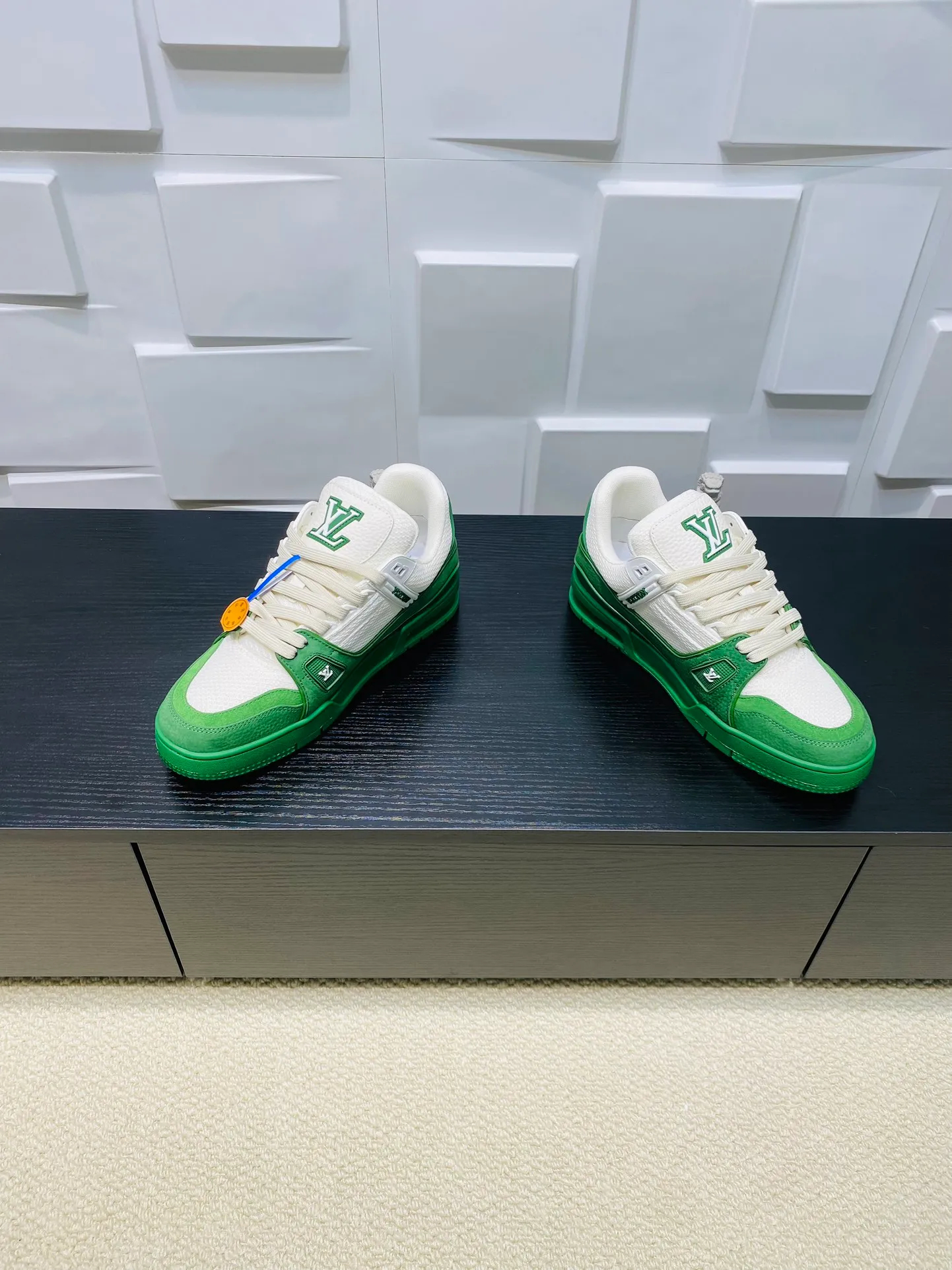 👟👟Ex-factory price 800👟👟 💰💰💰 Hot style 🆕🆕🆕𝙇𝙑 LV Louis Vuitton L House Donkey Brand Trainer Series Couple Style Casual Sports Shoes Skateboard Shoes Original Purchase Development Production Production This pair of LV Trainer sneakers are made of a blend of technical materials with waterproof properties. The meticulously crafted upper is notable for its many signature details, including Louis Vuitton and #54 in script, referencing the year 1854. Exquisite packaging at the delivery counter🛍📦 ▪️Fabrics: Original customized imported cowhide ▪️Inner lining: Original customized breathable mesh ▪️Outsole: Original open-molded non-slip TPU combination outsole ▪️Sole thickness: 3 cm ▪️Size: Women's 35-41 / Men's 38-46